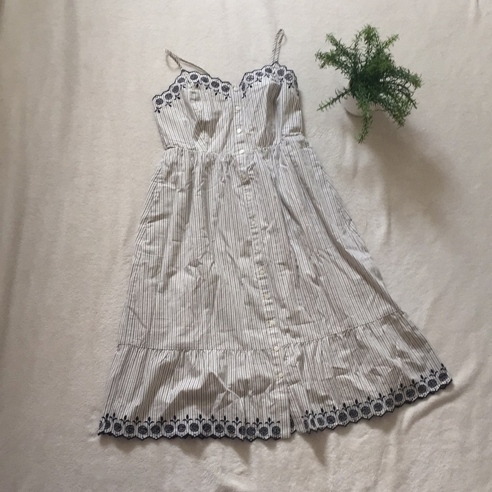 green emerald velvet dress Square Neck Daisy Embroidery Dress  Welle Studio